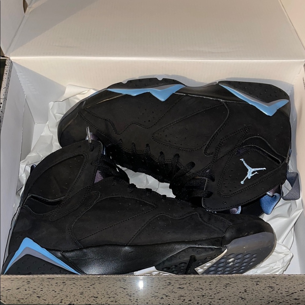 Jordan Men's Black and Blue Sneakers